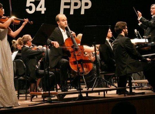 Celina Kotz- vl, Maciej Kułakowski - vc, Łukasz Trepczyński - p i orkiestra filharmonii p/d Rubena Silvy